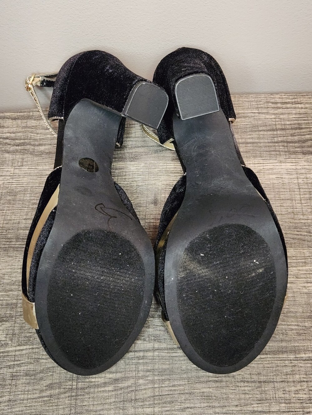 N By Nicole Miller Black Velvet & Gold Tone Platform Ankle-Strap Heels Size 8 - Picture 15 of 16